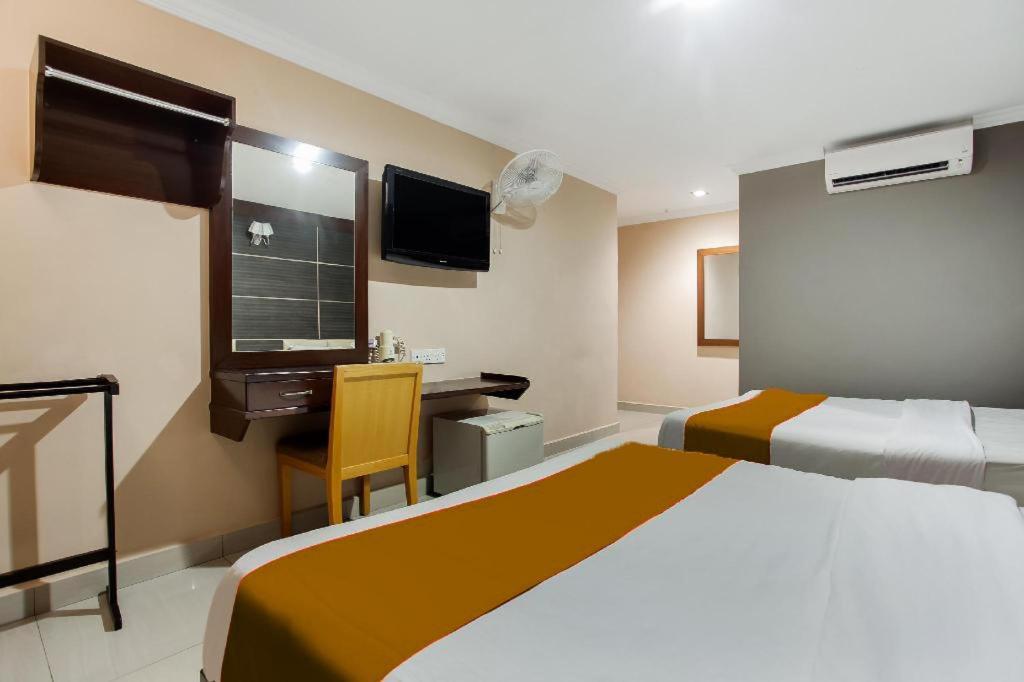 Sejati Hotel Sitiawan Exterior foto